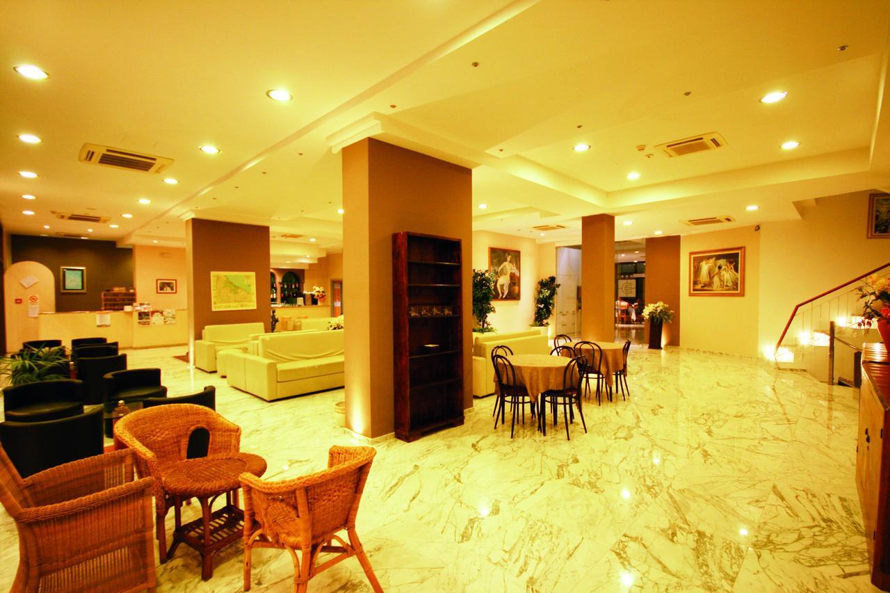 Hotel Excelsior Каттоліка Екстер'єр фото