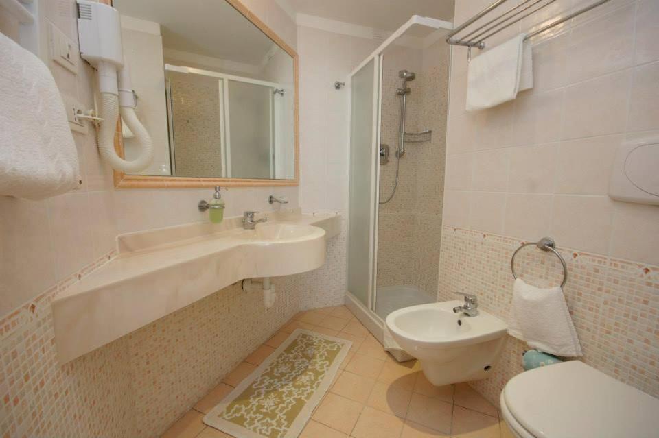 Hotel Excelsior Каттоліка Екстер'єр фото